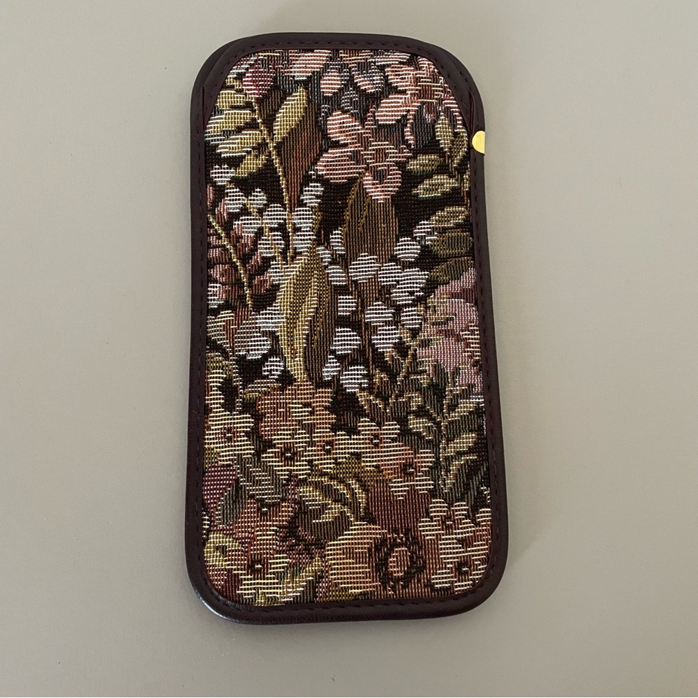 Like new Giorgio Fedon fabric glasses case